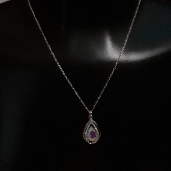 18in silver coloured necklace & teardrop pendant - Picture 2 of 3